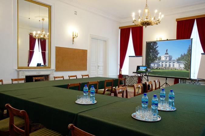 Hotel Butikowy Palac Jablonna Buitenkant foto