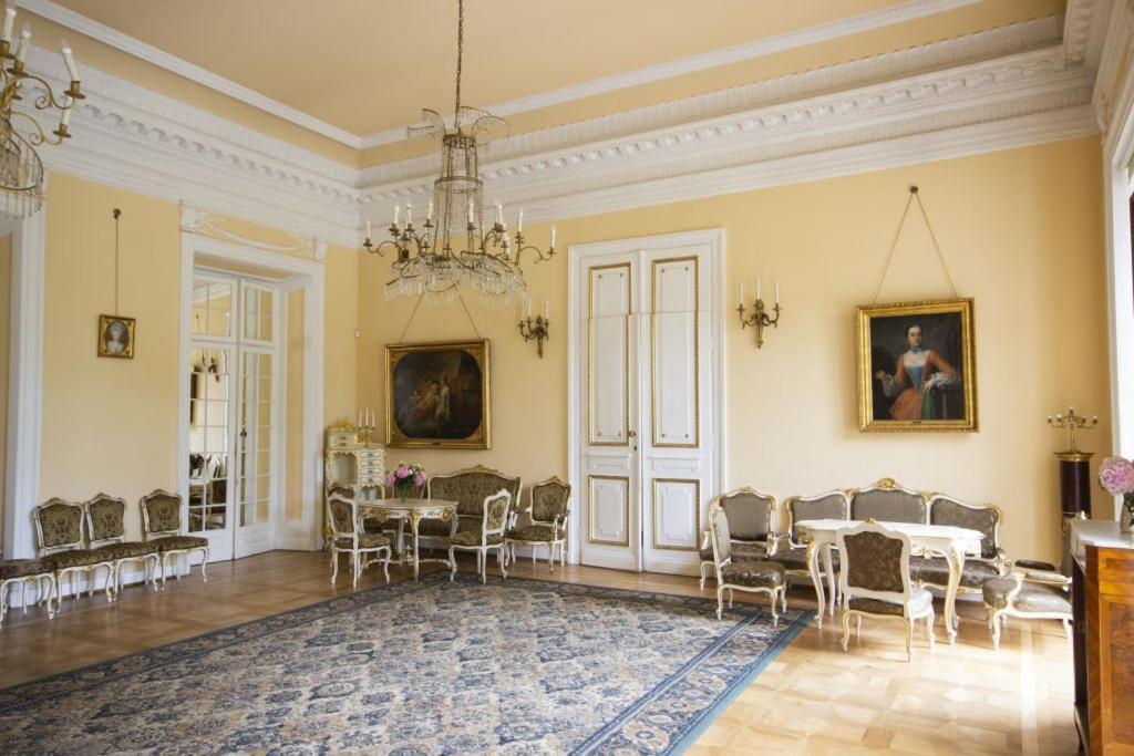 Hotel Butikowy Palac Jablonna Buitenkant foto